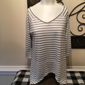Ladies Bobbie brooks top  size medium